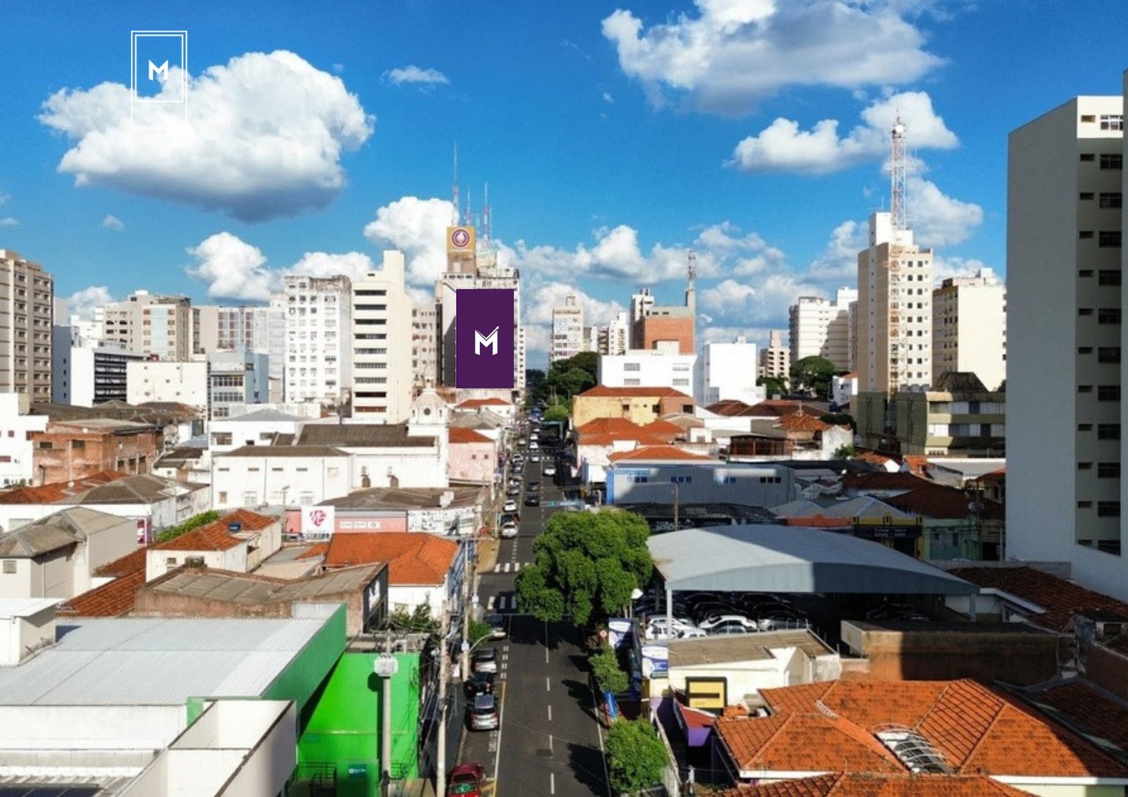 Empena estática iluminada na R. Marechal Deodoro